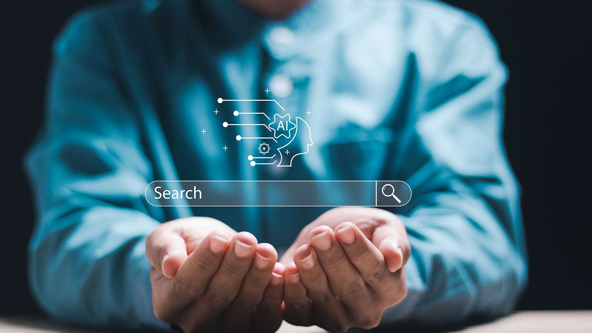 Chico sostiene barra de búsqueda para SEO con inteligencia artificial