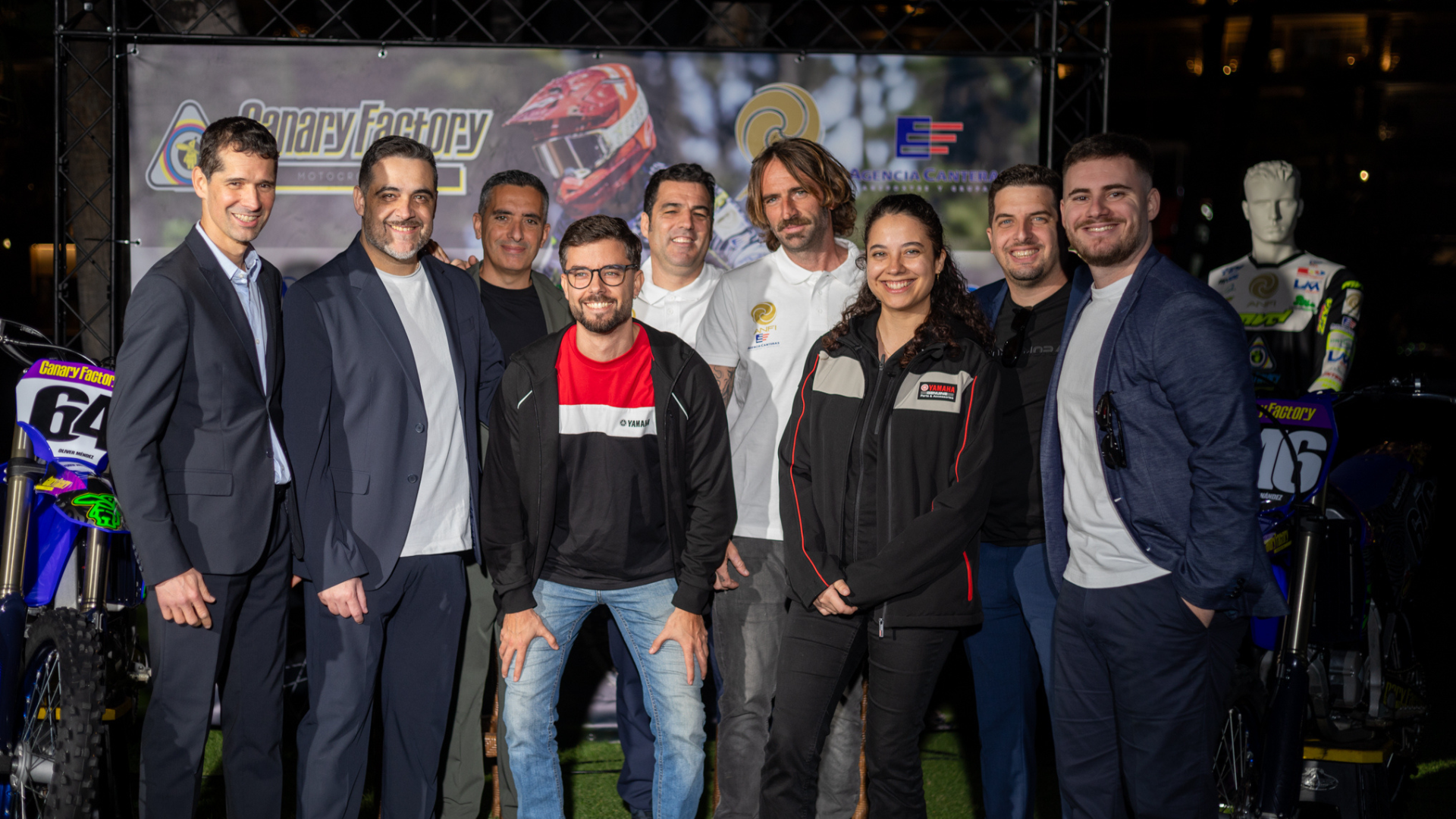 El equipo de Canary Factory, junto a 3com y Rafonso Yamaha